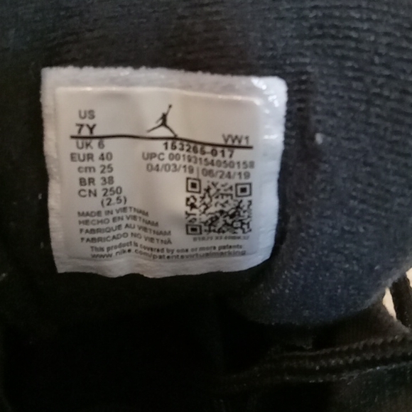 Nike Air Jordan's Black and Gold Size 7Y - Picture 6 of 6